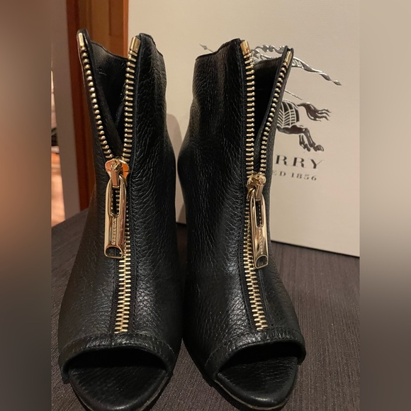 Burberry peep toe ankle bootie, black, good zipper, size 37. - Picture 4 of 8